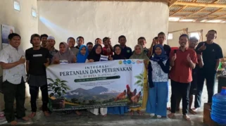 Faperta UNEJ Dorong Pemberdayaan Petani Kopi dan Ayam Kampung di Desa Slateng