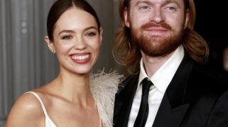 Finneas dan Claudia Sulewski Resmi Menikah dalam Upacara Intim di Montecito, California