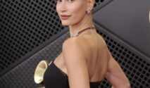 Hailey Bieber Tampil dengan Rambut Cokelat Hitam Pekat Menyambut Musim Gugur 2026