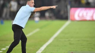 John Herdman Soroti Taktik Timnas Indonesia Saat Bermain 10 Orang di Derbi Melayu