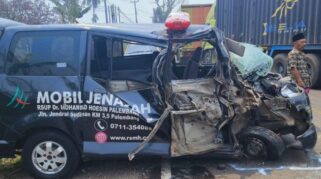 Kecelakaan Ambulans Bawa Jenazah dengan Truk Tangki di Banyuasin, Sopir Alami Luka dan Terjepit