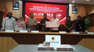 Kejaksaan Tuban Kembalikan Uang Sitaan Korupsi BUMD RSM Senilai Rp1,27 Miliar ke Pemkab