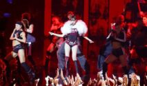 Lisa Menangkan Best Pop di MTV VMAs 2026 dan Tampilkan Single Baru "SaWaDiKa"