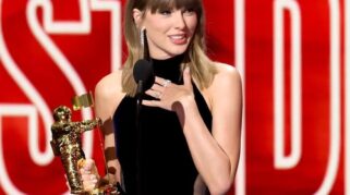 Mengenal Desain dan Makna Cincin Pernikahan Taylor Swift di VMAs 2026