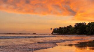 Menikmati Keasrian Pantai Legon Pari, Destinasi Tenang di Sawarna Lebak