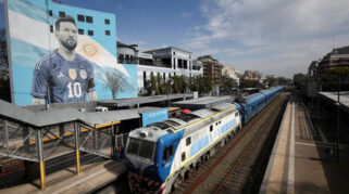 Mural Lionel Messi Menghiasi Kota-kota di Argentina Menjelang Pensiun dari Tim Nasional