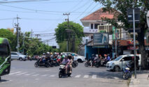 Penindakan Tilang Manual di Surabaya: Fokus pada Pelanggaran Helm dan Pelat Nomor