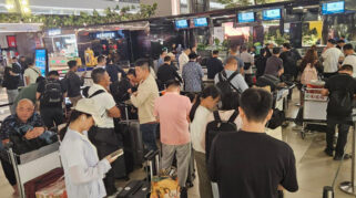 Penutupan Sementara Bandara Soekarno-Hatta Akibat Erupsi Gunung Anak Krakatau Picu Penumpukan Penumpang