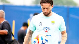 Persib Hadapi Jadwal Padat Tiga Kompetisi, Marc Klok Tekankan Pentingnya Adaptasi dan Pemulihan