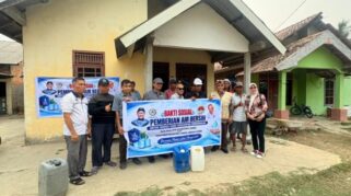 Pujakesuma dan PNSB Salurkan Bantuan Air Bersih untuk Warga Talang Petai Palembang Saat Kemarau Panjang