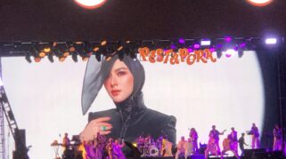 Syahrini Hadir Kembali di Pestapora 2026 dengan Penampilan Glamor dan Lagu Nostalgia