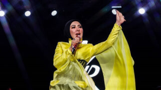 Tampilan Makeup Syahrini Saat Comeback Tanpa Foundation: Rahasia Kulit Glowing dan Mata Cetar