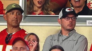 Taylor Swift Tampil Perdana Mendukung Travis Kelce di Pertandingan Kansas City Chiefs