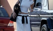 Trik Styling Klasik Kendall Jenner yang Tetap Chic dan Effortless