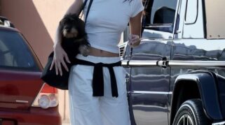 Trik Styling Klasik Kendall Jenner yang Tetap Chic dan Effortless