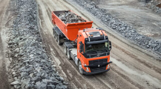 Volvo Cetak Rekor Angkut 3 Juta Ton Material dengan Truk Otonom di Tambang Eropa