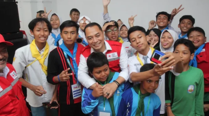Wali Kota Surabaya Dorong PMR Jadi Ekstrakurikuler Wajib untuk Bangun Jiwa Kemanusiaan Generasi Muda