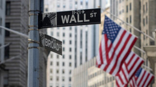Wall Street Pulih Didukung Minat Investor pada Saham Pilihan dan Pergerakan Sektor Material