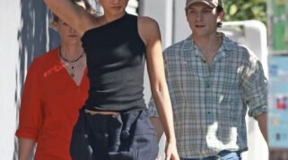 Zendaya Tampil Memukau dengan Rok Bubble Prada dan Biker Boots di Galeri Seni Los Angeles
