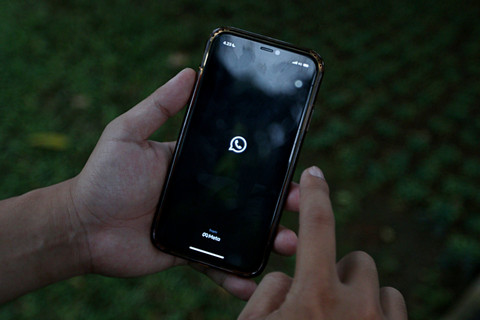 Anggaran Rp 75 Triliun untuk Pembagian HP Gratis: Apakah Solusi untuk Penyaluran Bansos?