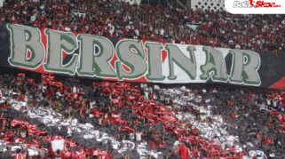 Antusiasme Suporter Timnas Indonesia Menyambut Final Melawan Thailand di SUGBK