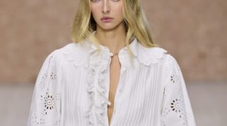 Apple Martin Melangkah di Runway Paris Fashion Week Pertama Kalinya