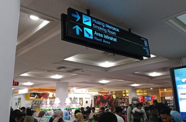 Asap Tebal Ganggu Operasional Bandara SMB II Palembang, 13 Penerbangan Terdampak