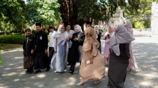 ASN Banyuwangi Kenakan Pakaian Ala Santri Selama Peringatan Hari Santri di Banyuwangi