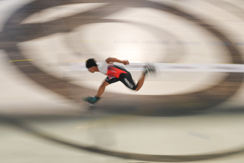 Atlet Sepatu Roda Berpacu di Lintasan Cross Roller Games 2026