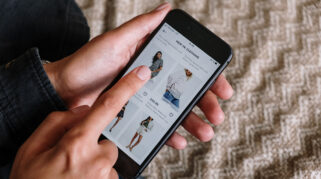 Barang-Barang Jarahan di Prancis Bermunculan di Vinted