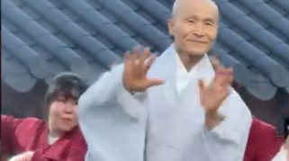 Biksu Deoksan, G-DRAGON di Dunia Buddha yang Menyebarkan Ajaran Lewat Tari