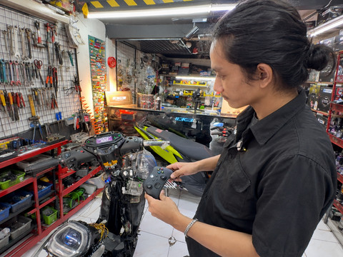 Bisa Nyalain Mesin Motor Pakai Stik Xbox, Segini Biayanya