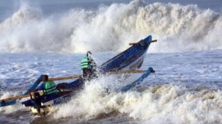 BMKG Peringatkan Gelombang Tinggi hingga 4 Meter di Perairan Banten