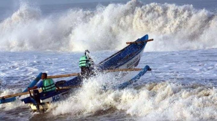 BMKG Peringatkan Gelombang Tinggi hingga 4 Meter di Perairan Banten