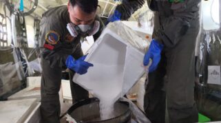 BNPB Uji Coba Dry Ice untuk Modifikasi Cuaca, Upaya Kurangi Dampak Asap Karhutla