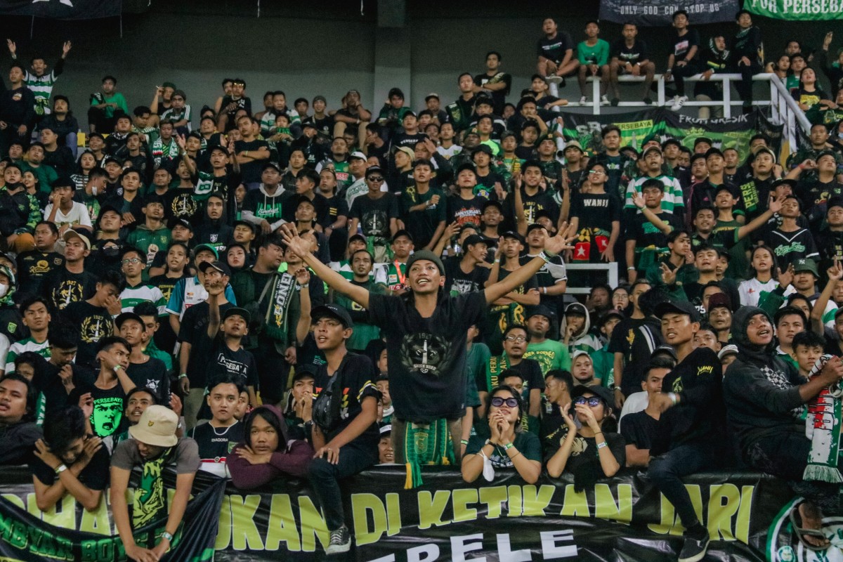 Bonek Kampanyekan Misi Mulia One Man One Mask untuk Korban Karhutla