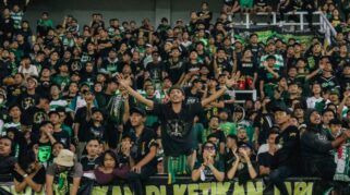 Bonek Kampanyekan Misi Mulia One Man One Mask untuk Korban Karhutla