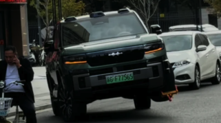 BYD Fang Cheng Bao Bao 8 Pamer Kemampuan, Bisa Jalan Sembari Angkat Satu Roda