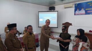 Cegah Stunting di OKU, Sekda Alva Elan Serahkan Bantuan untuk Anak