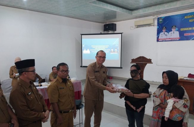 Cegah Stunting di OKU, Sekda Alva Elan Serahkan Bantuan untuk Anak