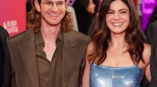 Debut Karpet Merah Andrew Garfield dan Monica Barbaro: Elegan dan Tanpa Drama