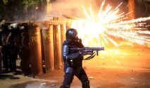 Demo Biaya Hidup Tinggi di Italia Berujung Ricuh, Polisi Tembakkan Gas Air Mata