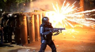 Demo Biaya Hidup Tinggi di Italia Berujung Ricuh, Polisi Tembakkan Gas Air Mata