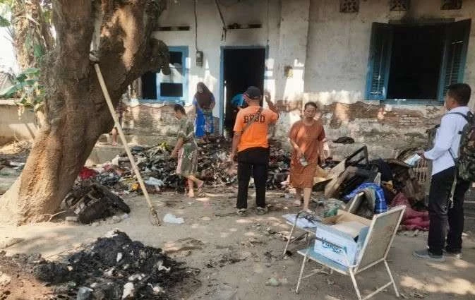 Diduga Lupa Matikan Puntung Rokok, Rumah Dinas di Perumahan PG Olean Situbondo Terbakar di Situbondo