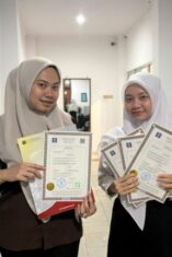 Dukung Beasiswa ke Korea Selatan, Kemenkum Babel Serahkan 4 Sertifikat Apostille