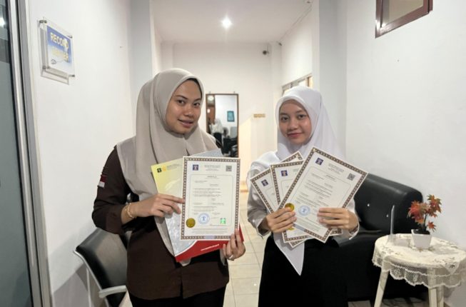 Dukung Beasiswa ke Korea Selatan, Kemenkum Babel Serahkan 4 Sertifikat Apostille