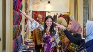 Dukungan Pertamina Dorong Ayu Windy Tenunikat Tampil di Pameran Nasional