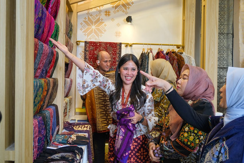 Dukungan Pertamina Dorong Ayu Windy Tenunikat Tampil di Pameran Nasional