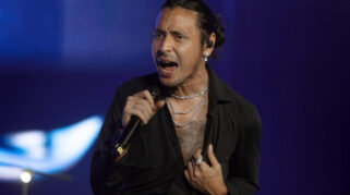 Ello Tampilkan Gaya Rock dengan Stacking Kalung Berlian di SNADA 2026
