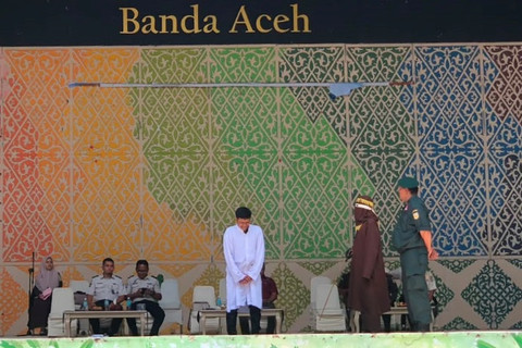 Empat Terpidana Zina Dihukum Cambuk di Banda Aceh